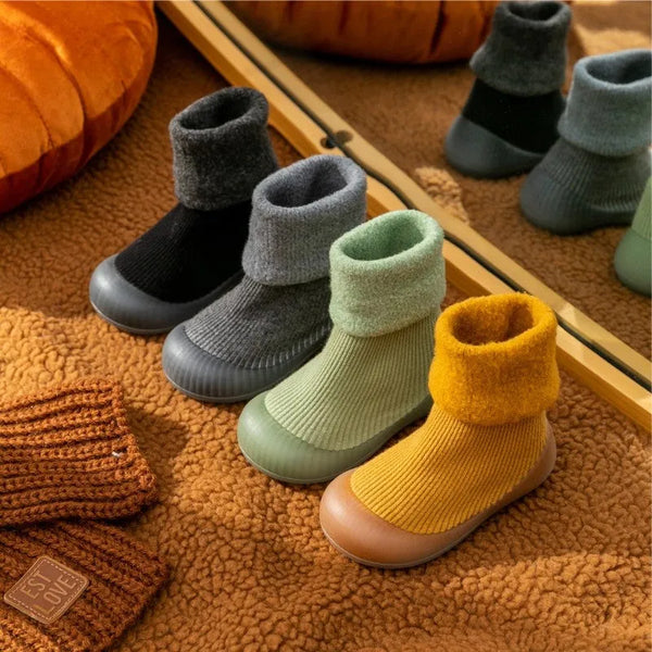 Warme Sicherheit – Rutschfeste Sockenschuhe Für Kleinkinder