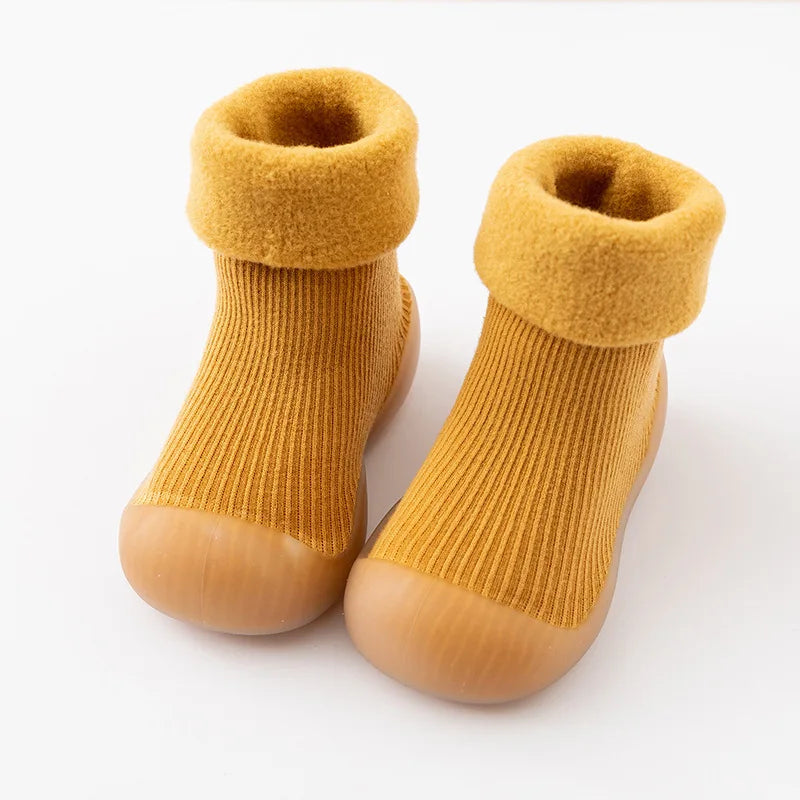 Warme Sicherheit – Rutschfeste Sockenschuhe Für Kleinkinder