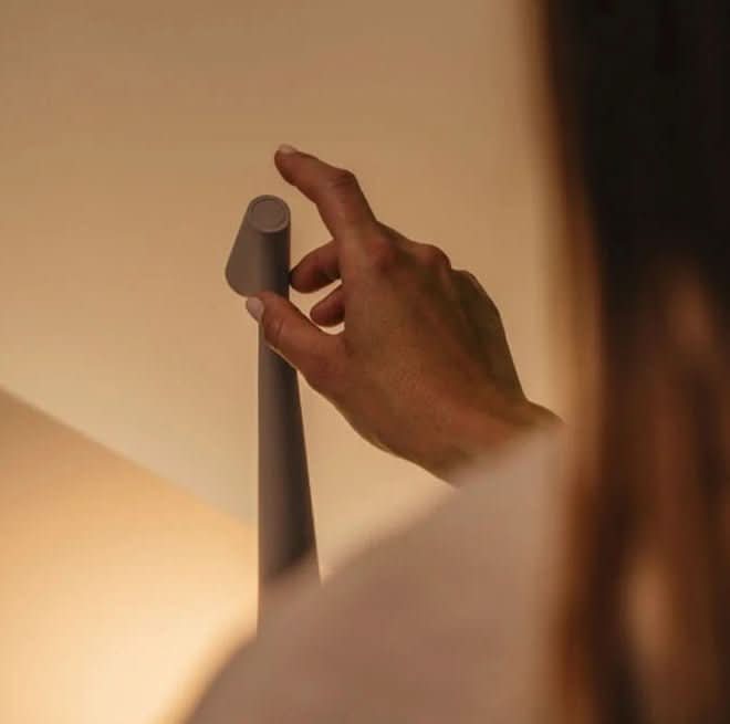 kaufsy | Wiederaufladbare tragbare LED-Tischlampe